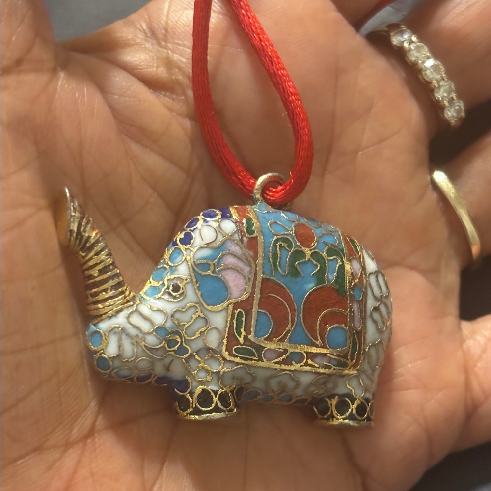 Vintage Cloisonné Enamel Lucky Trunk Up Elephant Pendant Necklace - Picture 3 of 5